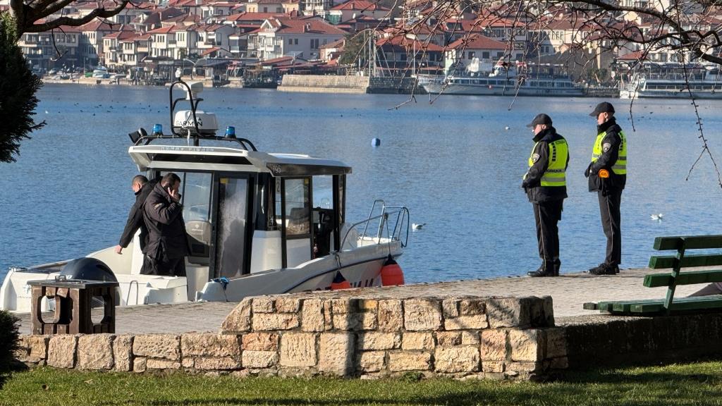 Минувач забележал бомба во езерото, полицијата врши увид (Фото/Видео)