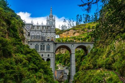 1024px-Santuario_Nacional_de_Las_Lajas_04.jpg